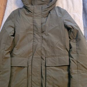 Uniqlo Women's Hooded Puffer Jacket in Olive